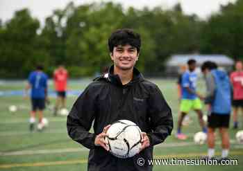A Shaker senior started making soccer videos. Now academies in India use his training plans