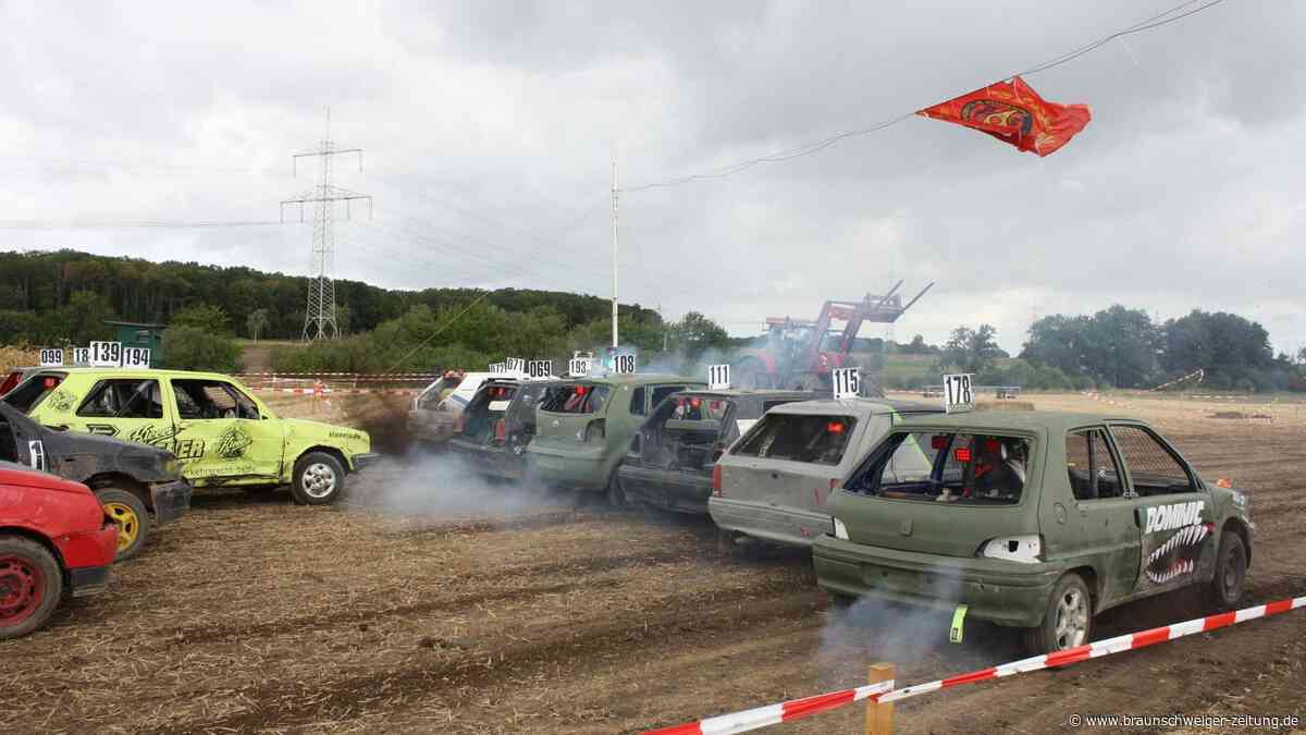 Stoppelfeldrennen in Wendeburg: 47 Fotos vom ersten Renntag