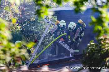 Dachstuhl in Hohenstein-Ernstthal in Brand geraten