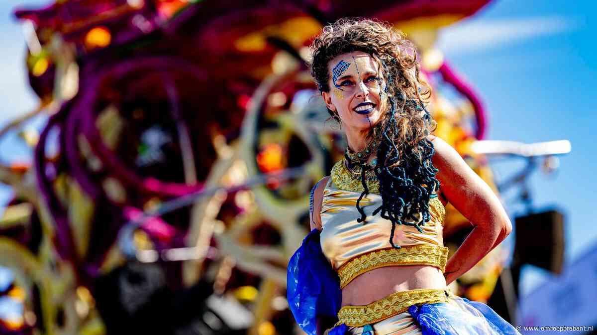 LIVE | Wagens en figuranten zijn er klaar voor, volg het Bloemencorso hier