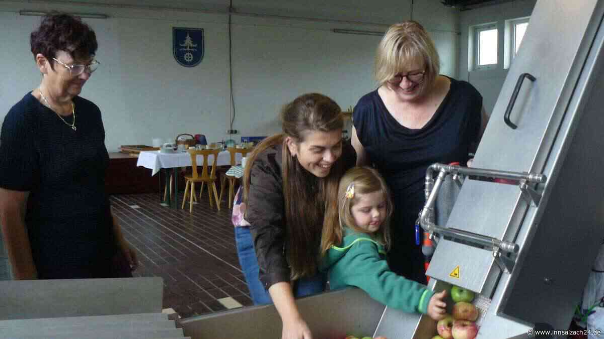 Damit nichts verfault: Gartenbauverein Waldkraiburg presst heimisches Obst zu frischem Saft