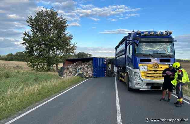 LPI-J: Lkw-Anhänger rutscht in Straßengraben - B 7 für mehrere Stunden voll gesperrt
