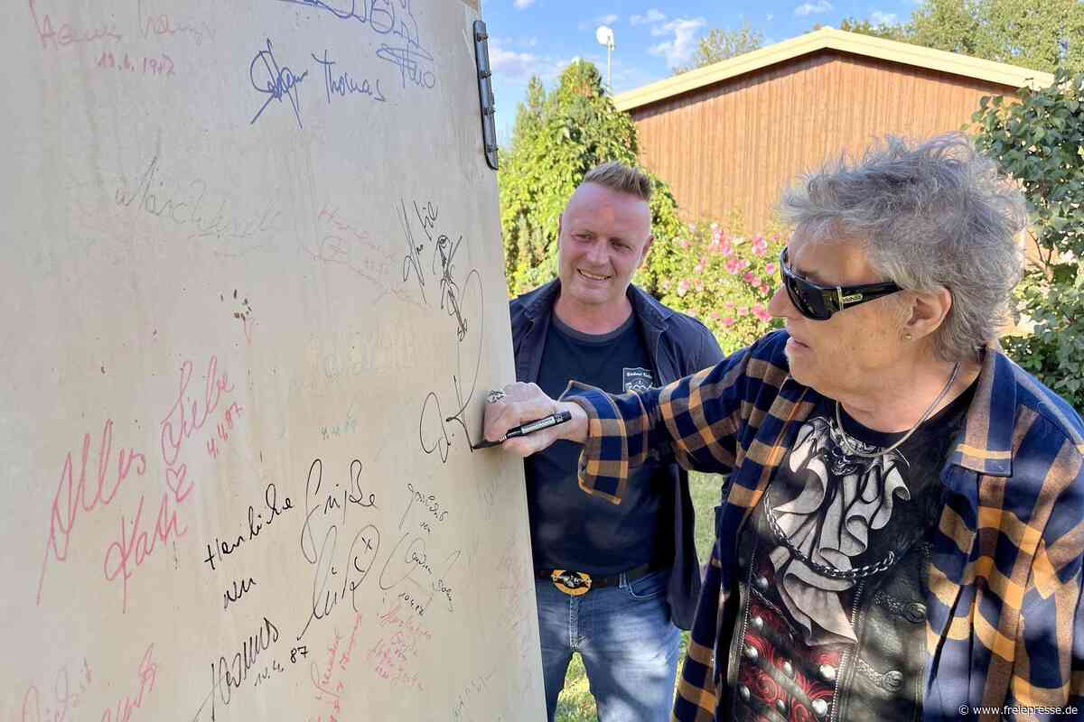 Völlig verrückt: Autogrammjäger aus dem Erzgebirge fällt bei Promis mit der Tür ins Haus