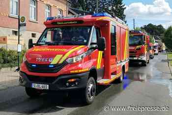 Imposante Blaulicht-Kolonne erregt in Oberlauterbach Aufsehen: So feiert der Vogtland-Ort seine Feuerwehr