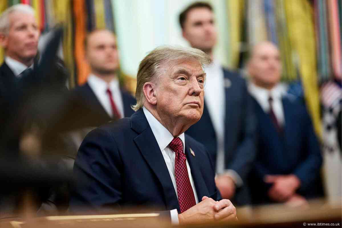 'This Is Just Sloppy': Donald Trump Roasted for 'Bird's Nest' Hair Whilst Wearing Alleged 'Girddle'