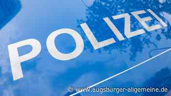Jugendgruppe beschädigt Kinderfahrrad und wirft Steine gegen Glasdach