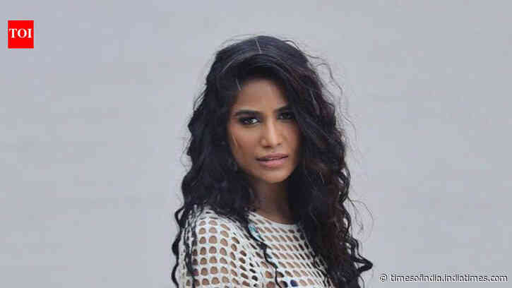 Poonam Pandey slams Swara Bhasker’s ‘Padmaavat’ jauhar criticism