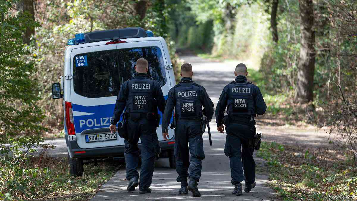 Mann war wohl mit Rad unterwegs: Polizei sucht Stromsabotage-Verdächtigen im Hambacher Forst