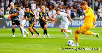 Koeman held voor Telstar met historische goals tegen Cambuur, VAR pakt hoofdrol in krankzinnige slotfase