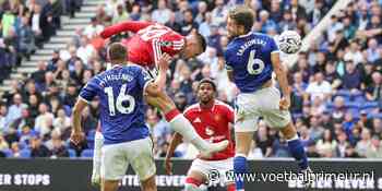 Pijnlijke uitglijder Manchester United door fraaie goal Everton in 96e minuut