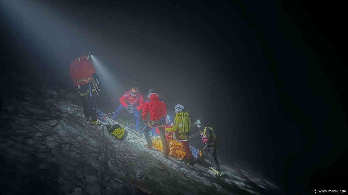 Zwei deutsche Alpinisten stürzen in Gletscherspalte in Österreich – dramatische Rettungsaktion