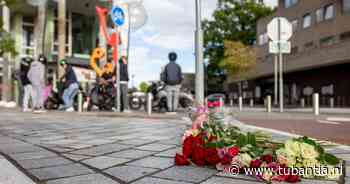 Brians scootervrienden leggen bloemen op plek dodelijk ongeval in Enschede