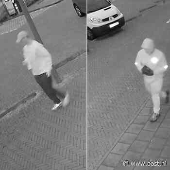 Autokraker met broek op half zeven gefilmd in Enschede