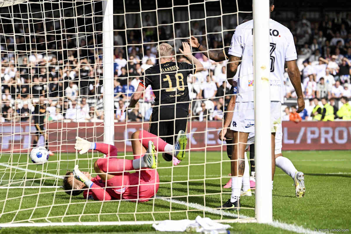 📽 Unreal! This keeper bags a brace to snatch a draw in 90+11'