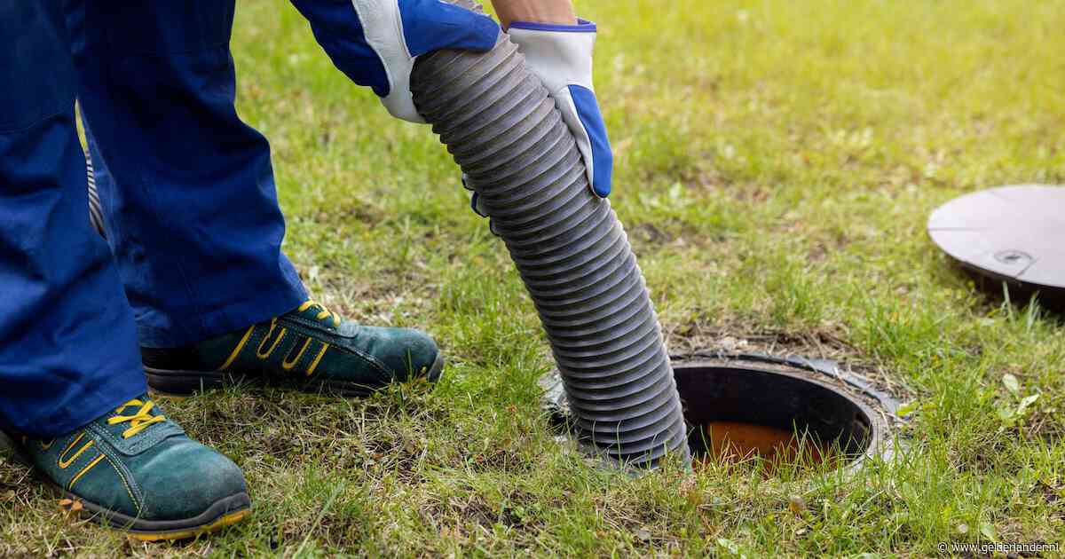 Verstopping? Theo zit in de shit, maar dan krijgt hij een lumineus idee