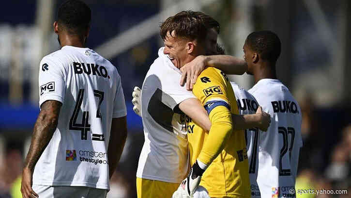 Goalkeeper Koeman Jr scores twice in Eredivise match