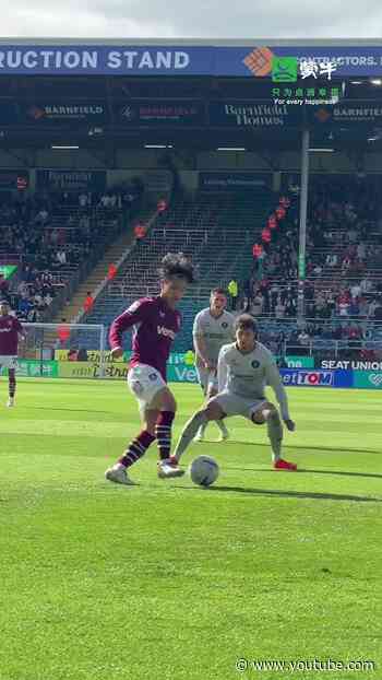 Reo becomes the first Japanese player to play for Burnley 🇯🇵 Brought to you by Mengniu #burnleyfc