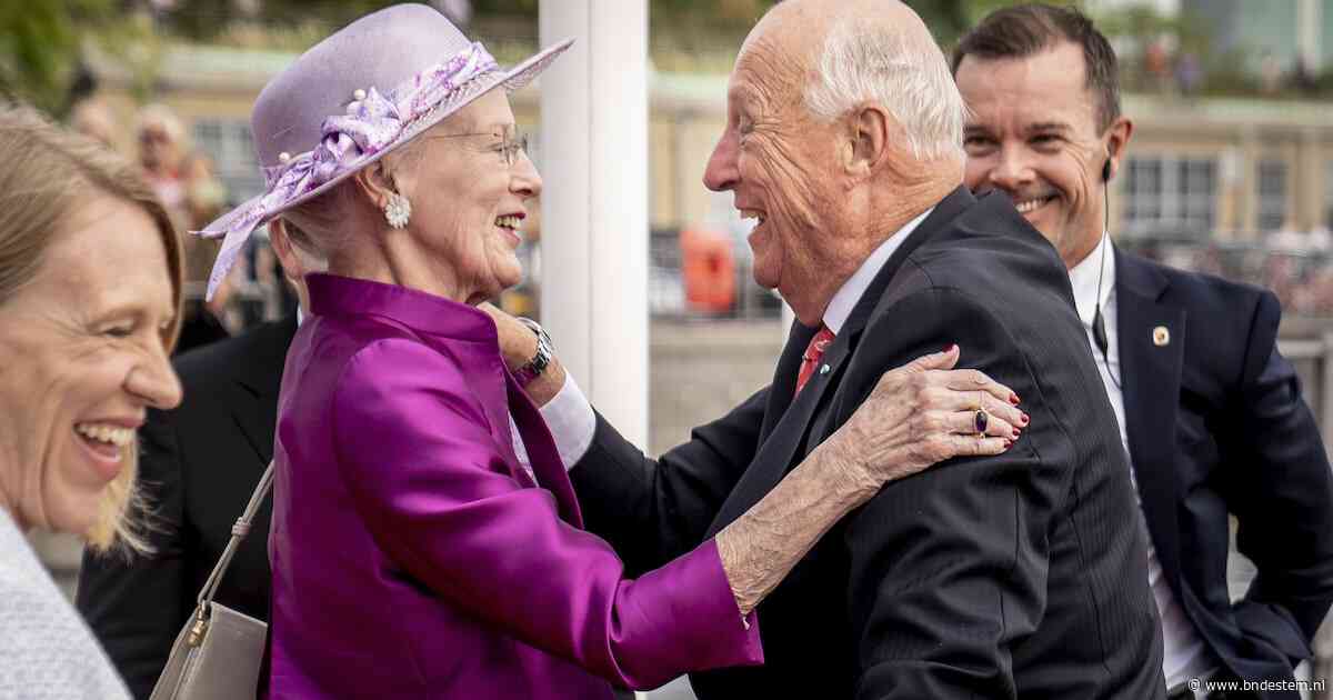 Koningin Margrethe opnieuw opgenomen in ziekenhuis, mist uitvaart Harald