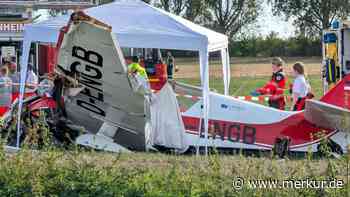 Flugzeug stürzt während Sommerfest auf Flugplatz