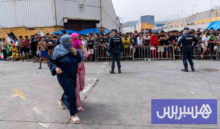 غاضبون يقبلون بمغادرة سبتة المحتلة