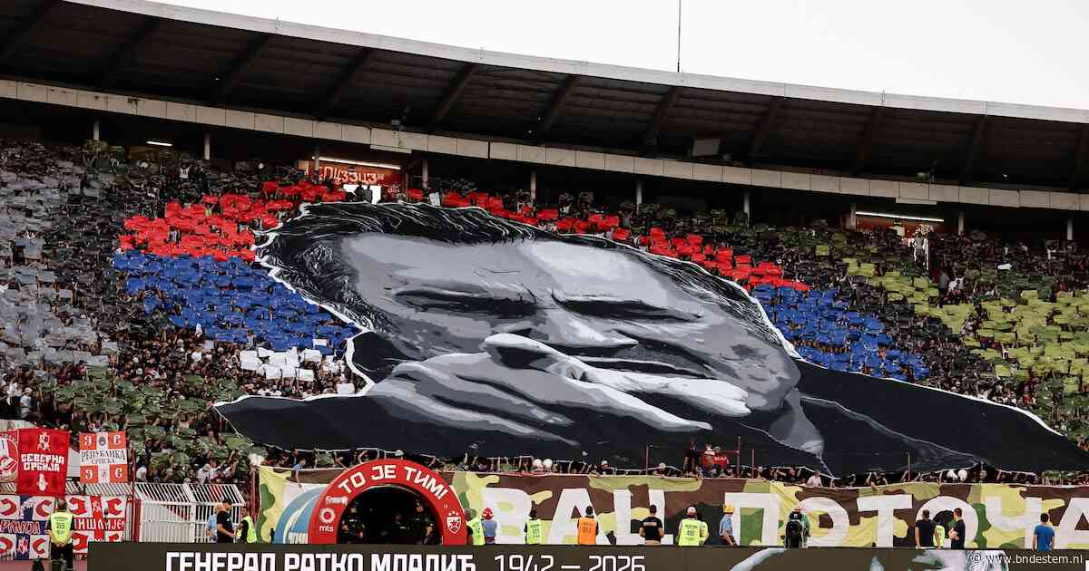 Minuut stilte, gezang en spandoek voor oorlogsmis­da­di­ger Ratko Mladic bij derby van Belgrado