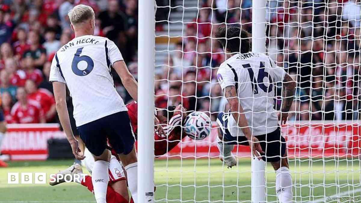 Glasner and Williams dispute VAR call over Forest handball