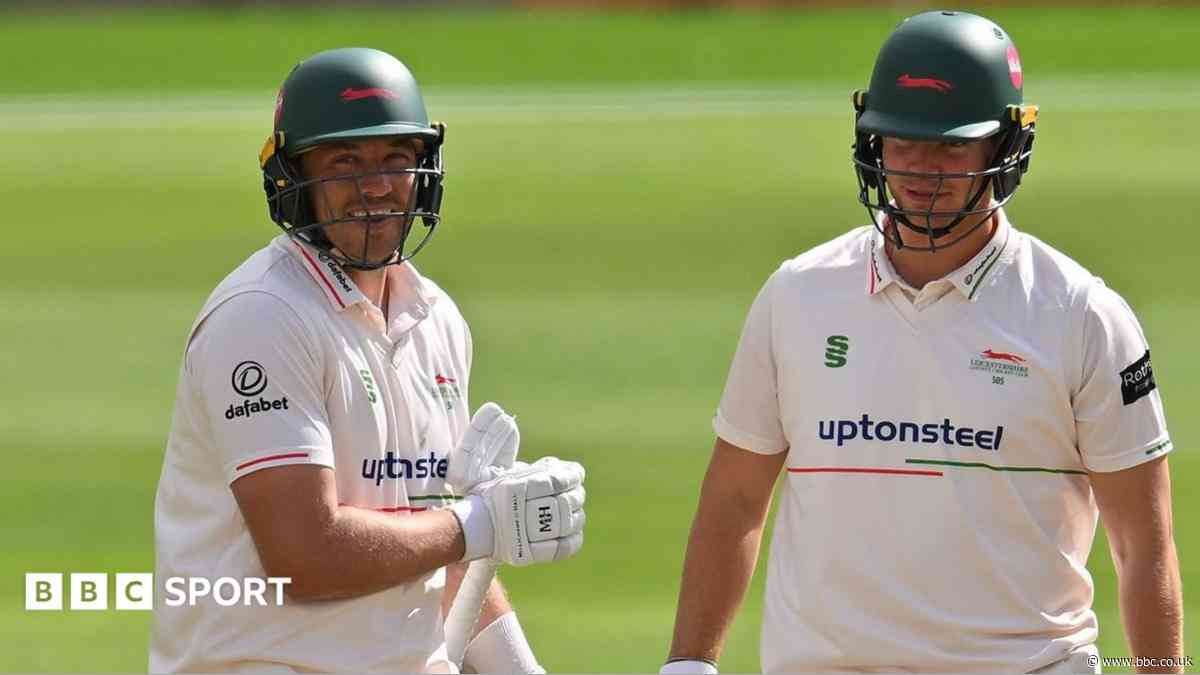 Last-wicket stand of 106 saves Leics at Notts