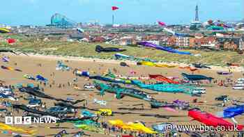 Thousands flock to coast for kite festival