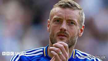 Ex-Leicester striker Vardy joins Burnley