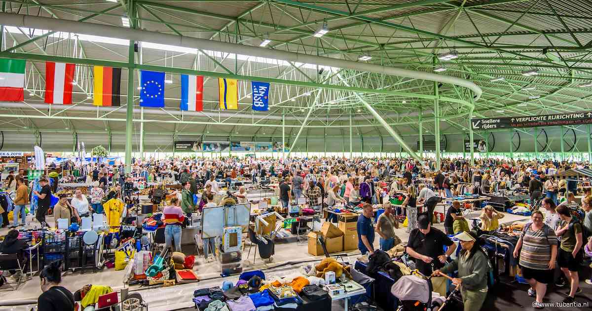 Bezoekers slaan op de Twentse Vlooienmarkt hun slag, dit verdienen de verkopers eraan