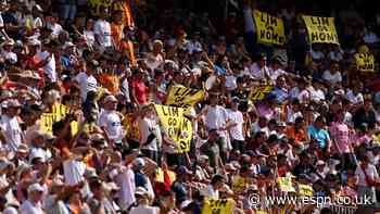 Valencia fans slam 'mercenaries' after Barça rout