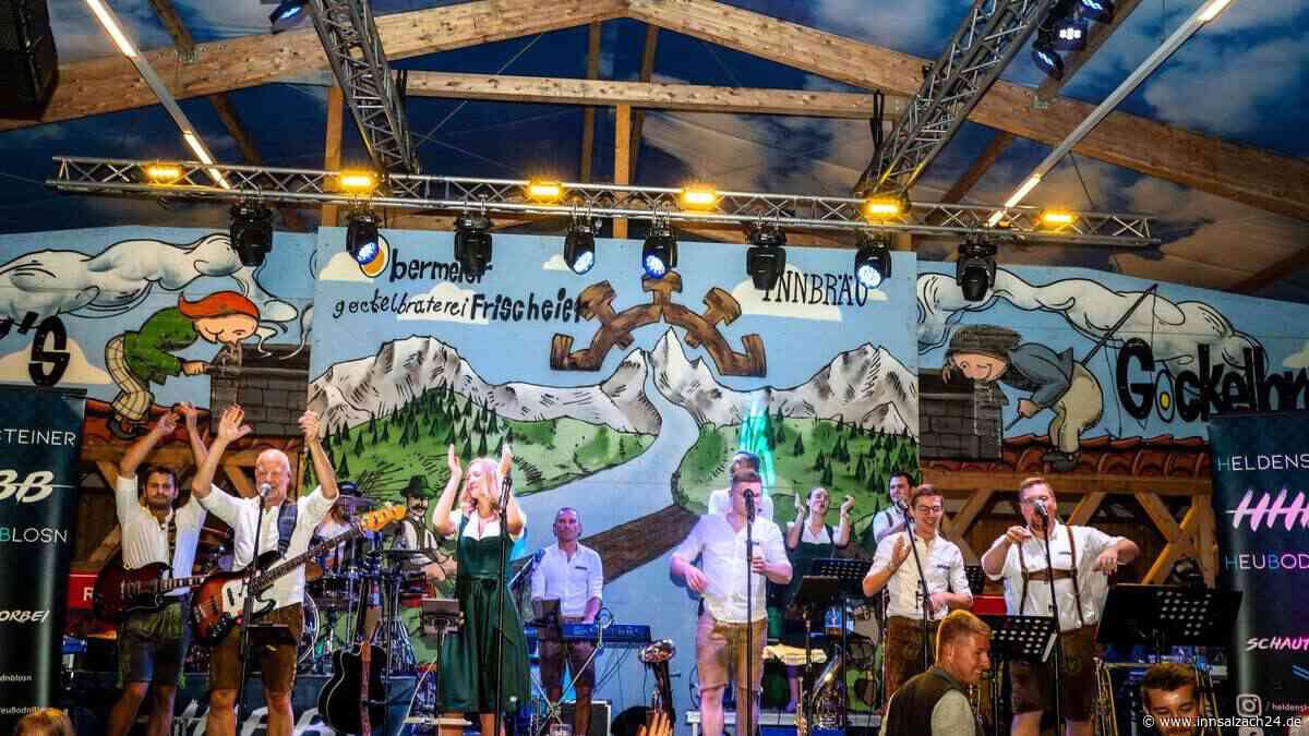 Blasmusik, Blues und Schlager: Am Samstag kamen die Mühldorfer Volksfestbesucher auf ihre Kosten