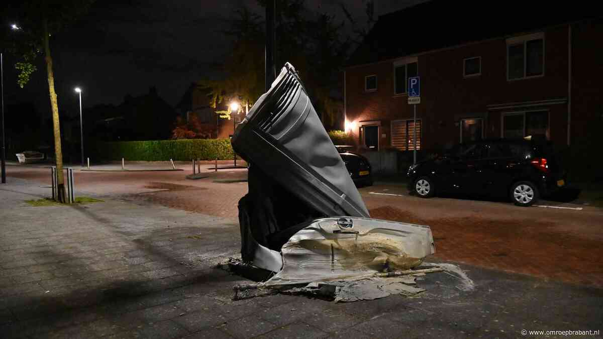 Dixi, scooter en afval gaan kort na elkaar in vlammen op in Breda