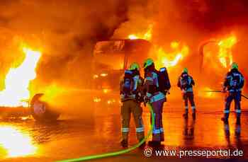 FW-OLL: Zwei Lkw auf Firmengelände in Vollbrand - Gefahr durch berstende Reifen