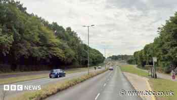 Man dies in single-vehicle crash on roundabout
