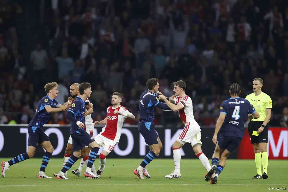 Zo ontspoorde Ajax-PSV even na de beuk van Van Bommel