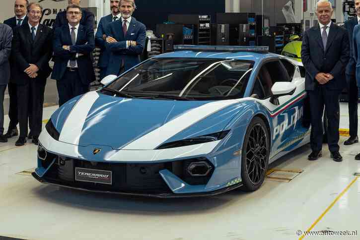 In Nederland rijdt de politie Ford, BMW of Mercedes. In Italië rijdt de politie Lamborghini!