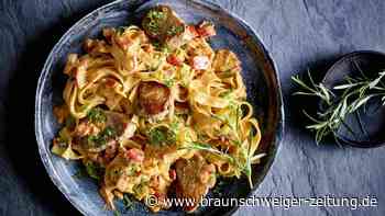 Cremige Paprika-Tagliatelle mit Medaillons