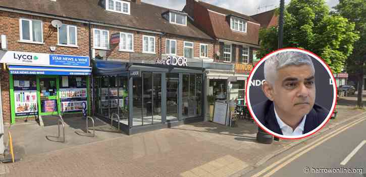 Sadiq Khan enjoys Sunday brunch at Hatch End café