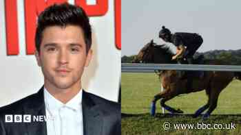Boy band star swaps stage for racecourse