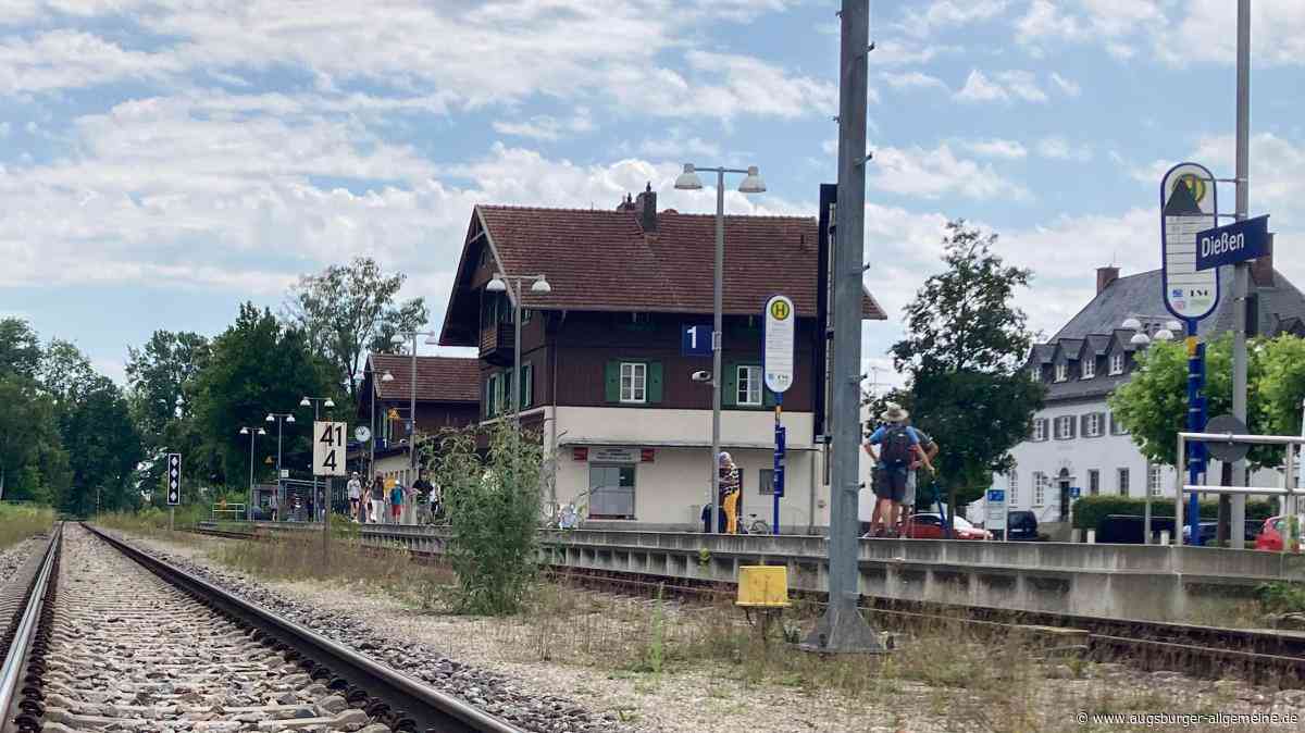 Mann mit Machete am Bahnhof Dießen unterwegs