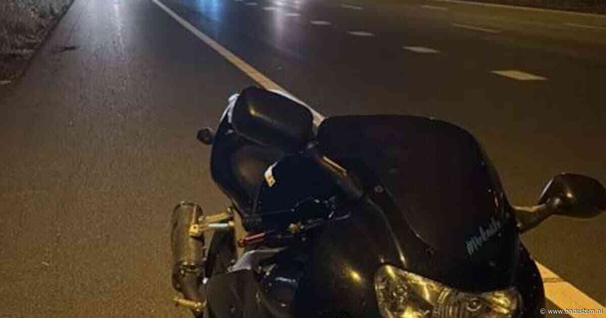Agenten willen motorrijder controleren maar bestuurder rijdt hard weg: achtervolging op A16