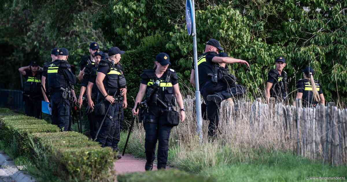 Politie: nog meerdere dagen bezig met zoeken naar ‘voorwerpen’ en andere sporen in Overasselt