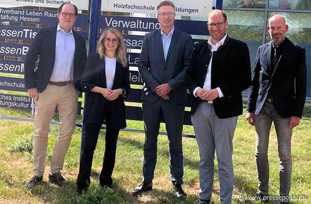 CDU-Vertreter informierten sich über die Entwicklung der Holzfachschule Bad Wildungen