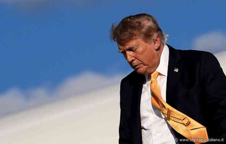 Donald Trump irriconoscibile: è sparita la chioma dorata e il web si chiede con ironia “ma è davvero lui?””