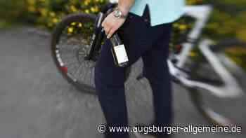 Betrunkener Radler stürzt bei Pöttmes und bleibt auf einem Feldweg liegen
