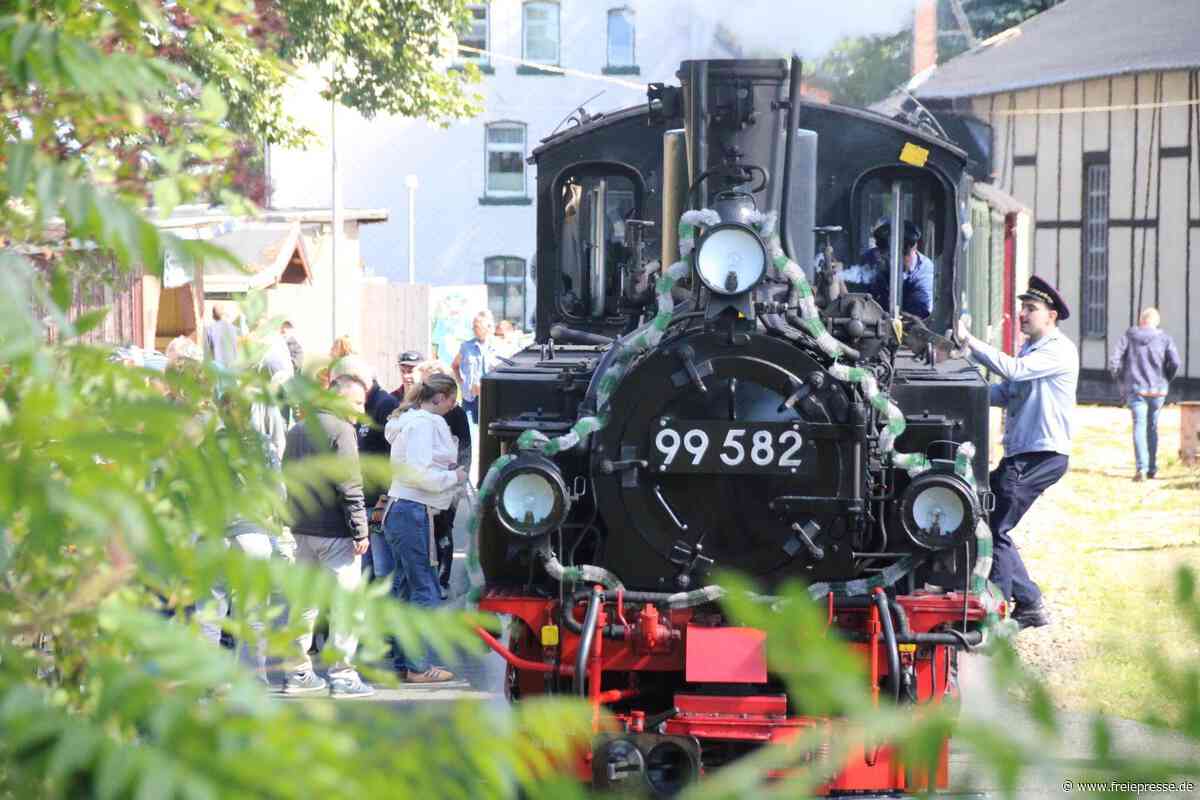 Premieren und Traditionen prägen das Bürstenfest im Erzgebirge
