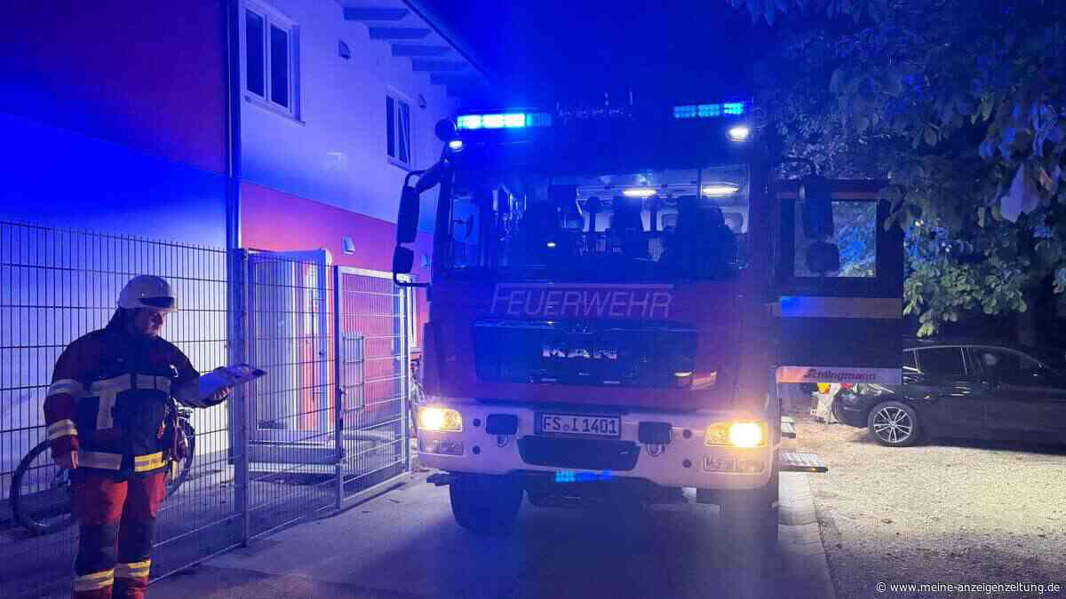 Lüfter brennt in Elektroverteilung – 14 Einsatzkräfte rücken in Moosburg an