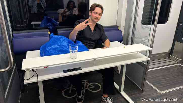 'Bram Krikke' achter een bureau in de trein: 'Wist niet wat ik zag'
