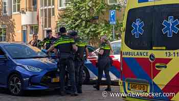 Steekpartij Amsterdam-Noord: gewonde vrouw verstopt zich in auto, rijdt toeterend op agenten af